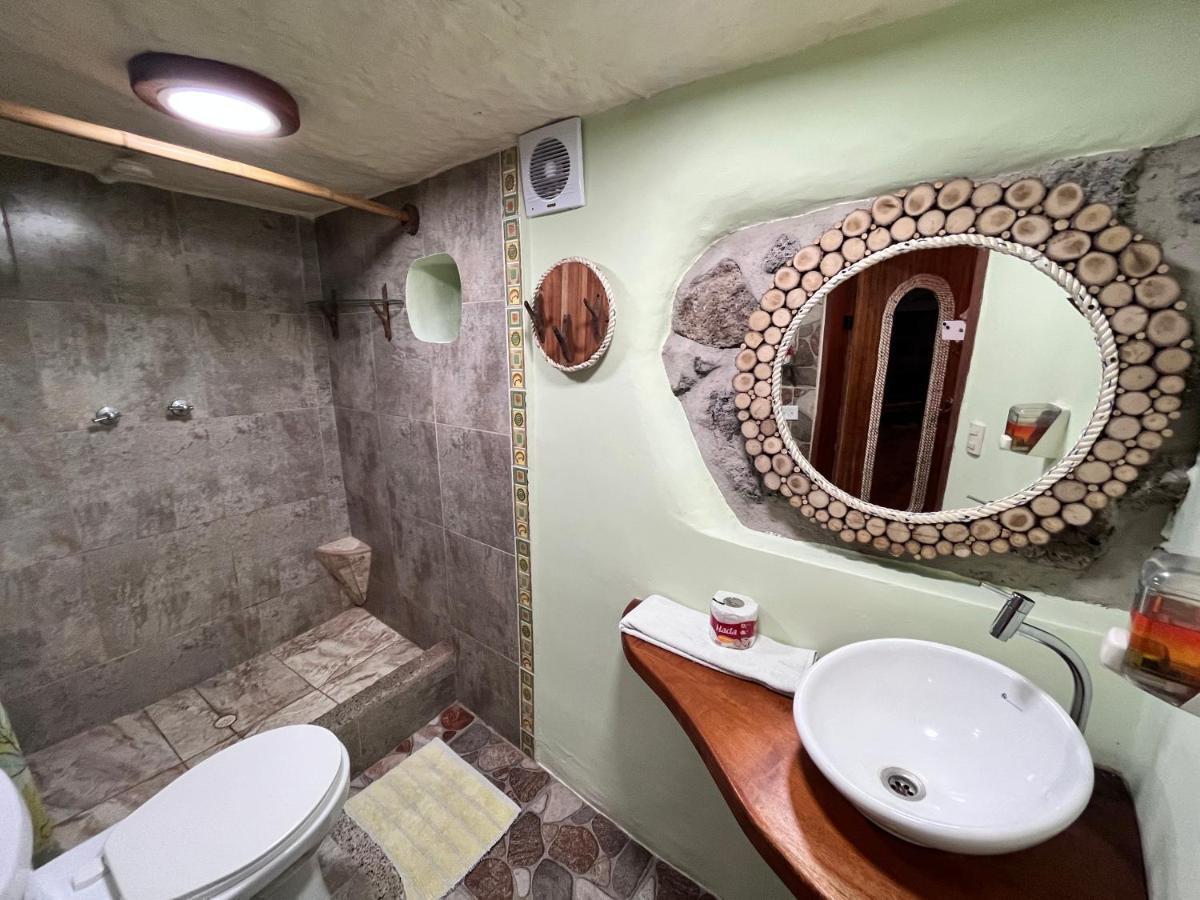 פורטו איורה Lonesome George Ecolodge מראה חיצוני תמונה